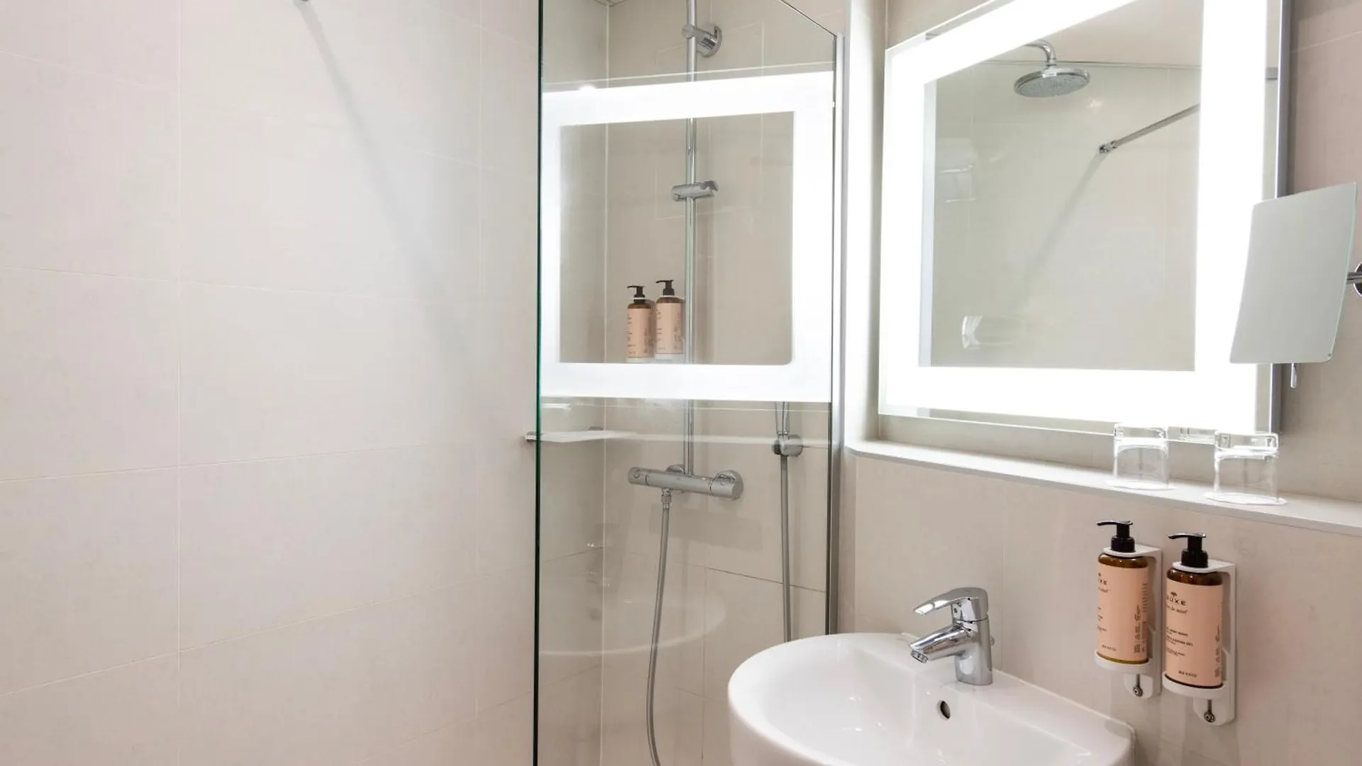 Hotel Mercure Montparnasse Raspail Paris