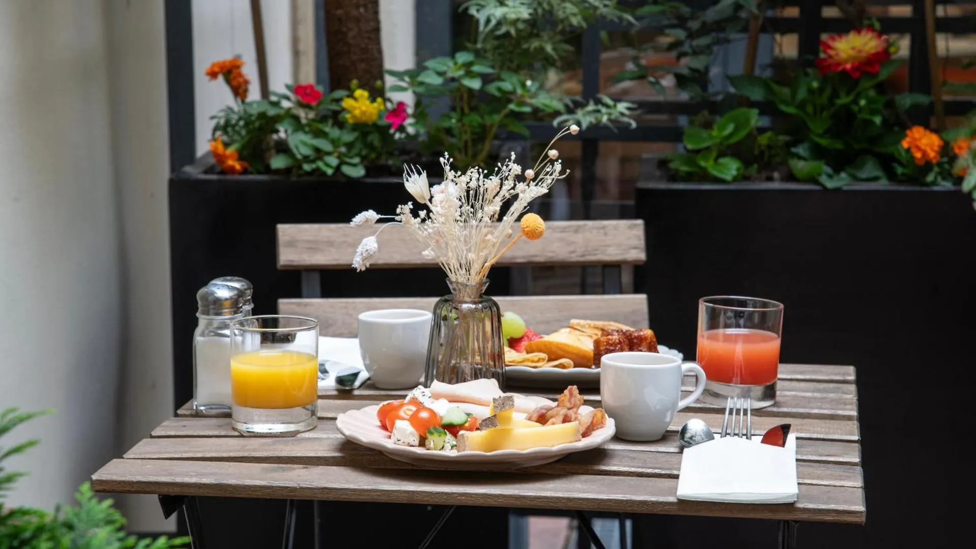 Hotel Mercure Montparnasse Raspail 4*