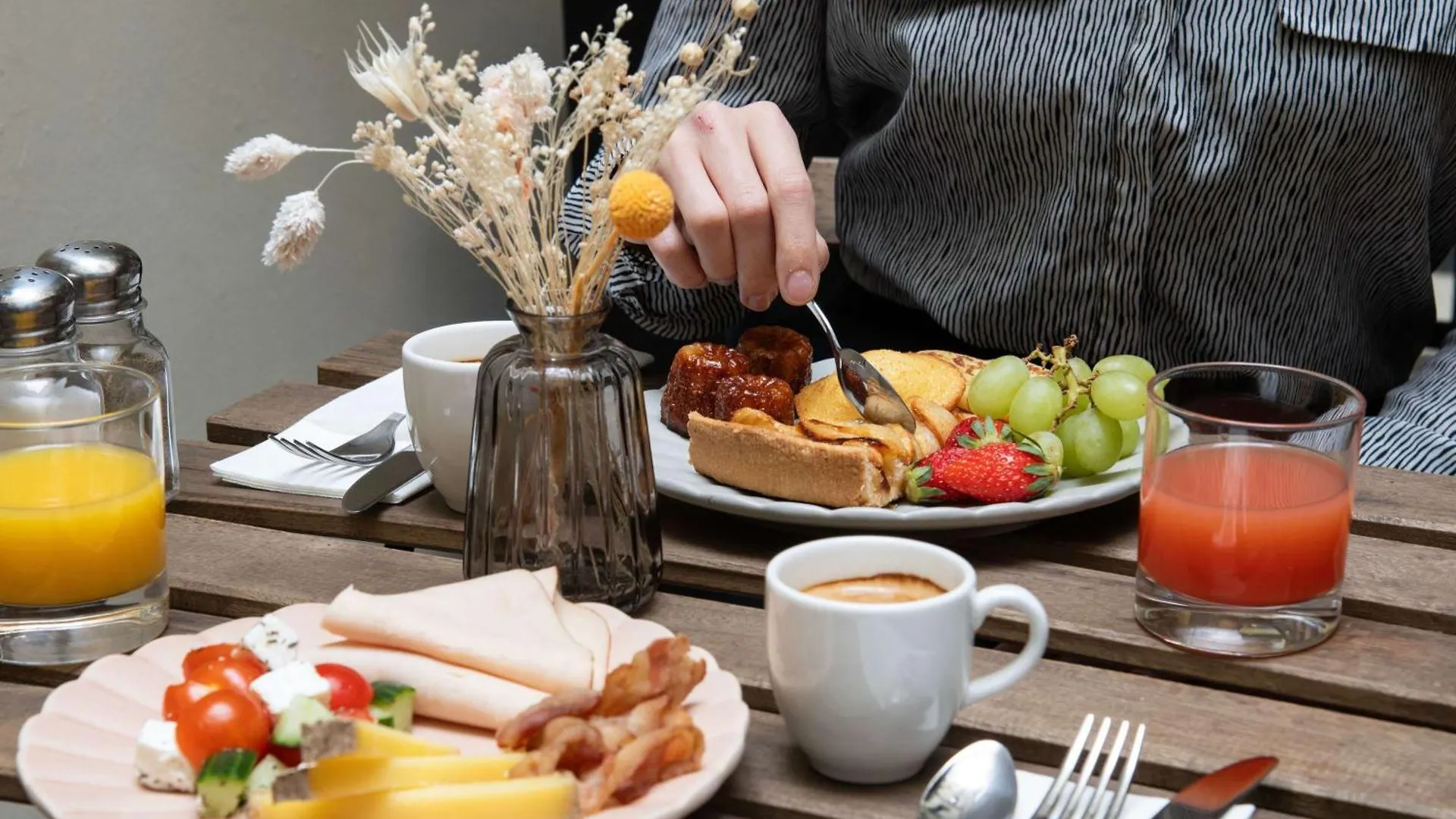 Mercure Montparnasse Raspail Hotel 4*