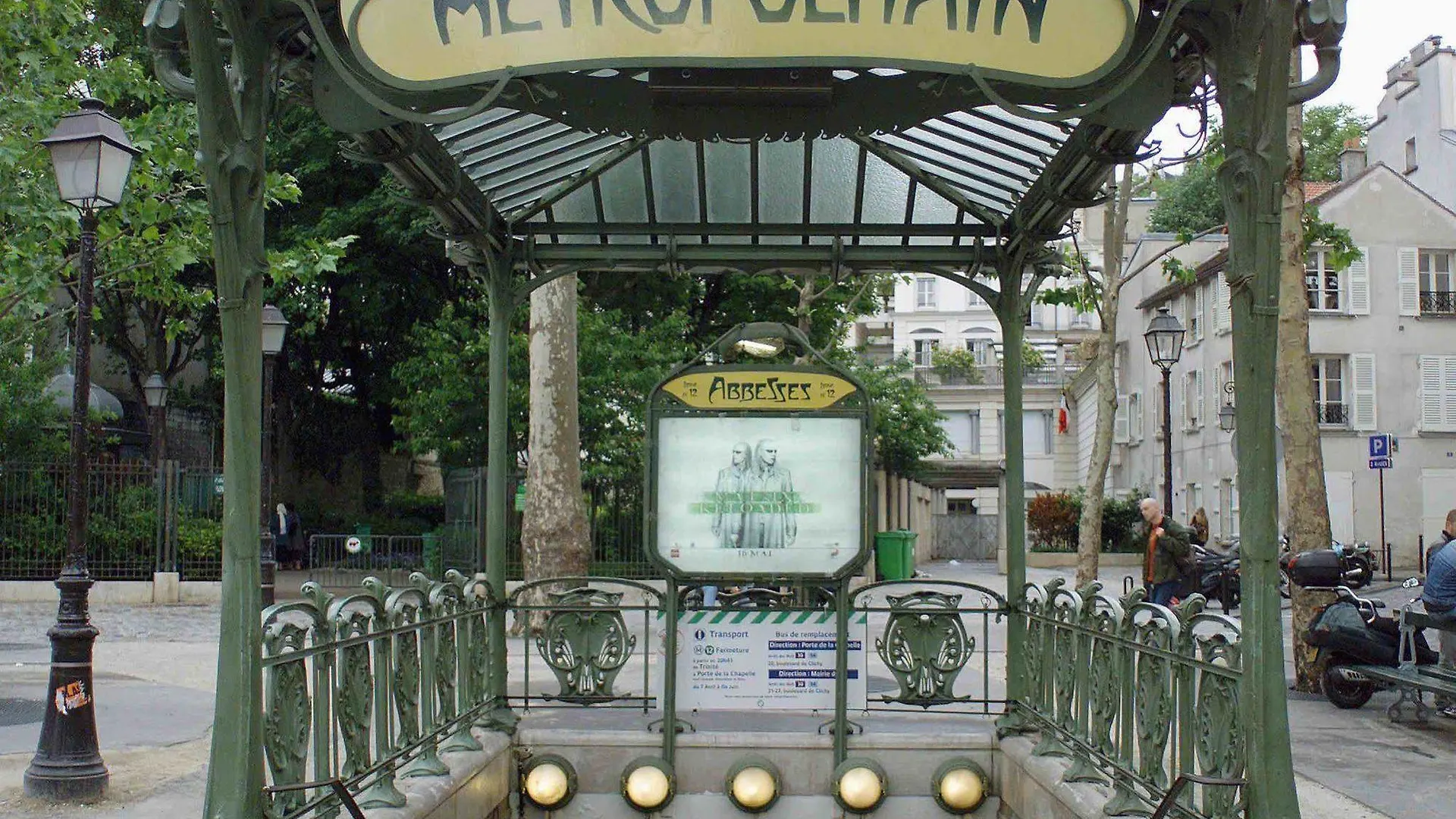 Mercure Montparnasse Raspail Hotel